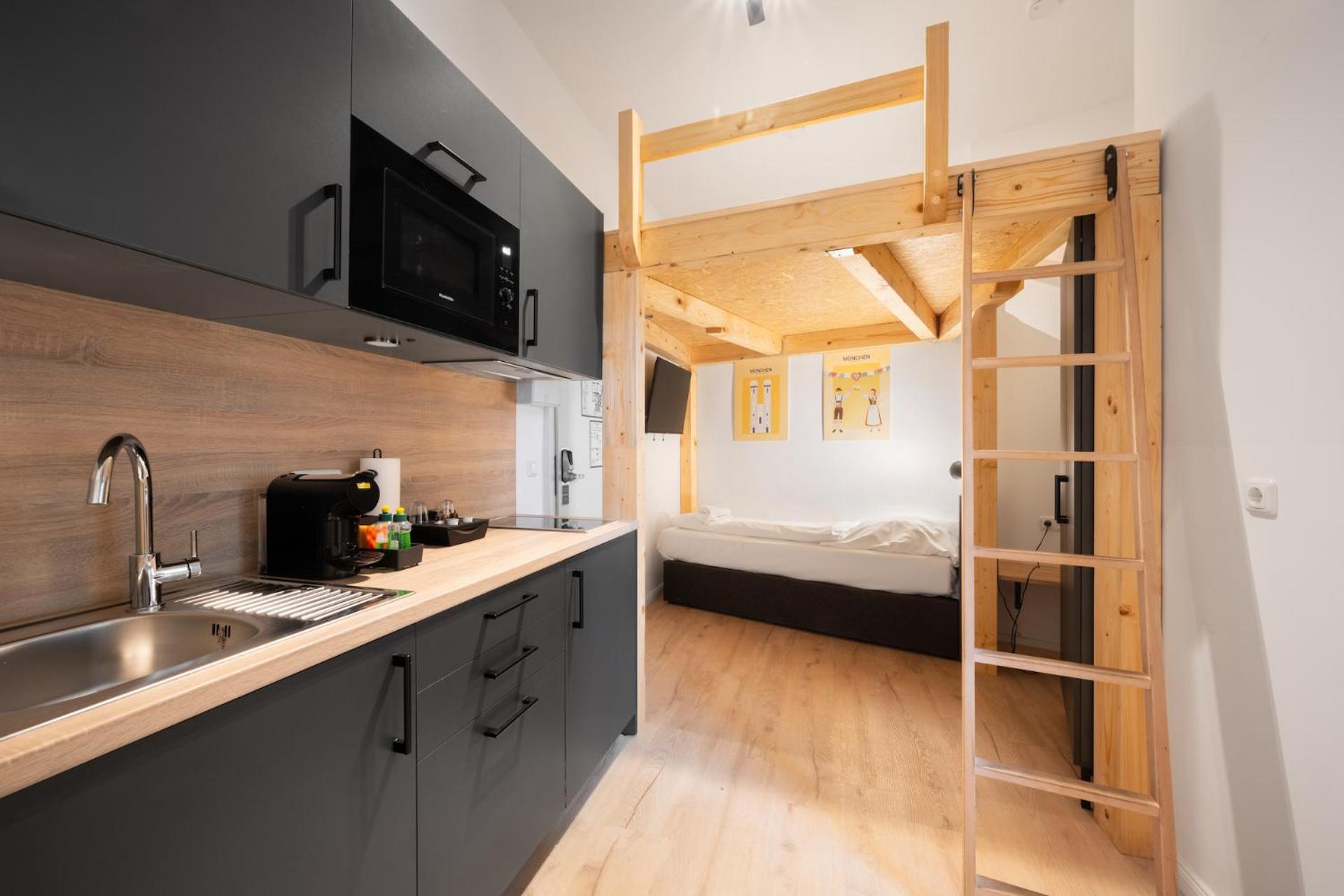 Servus By Homaris